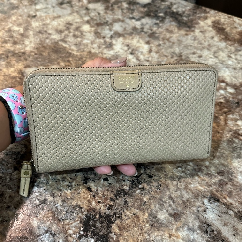 Fossil Wallet - Picture 8 of 8
